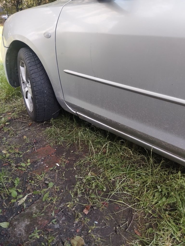 Мазда 3 2004 року