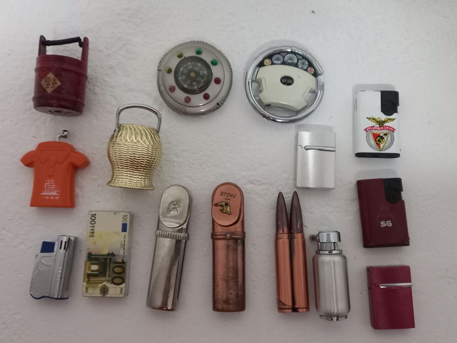 Lote de 15 isqueiros