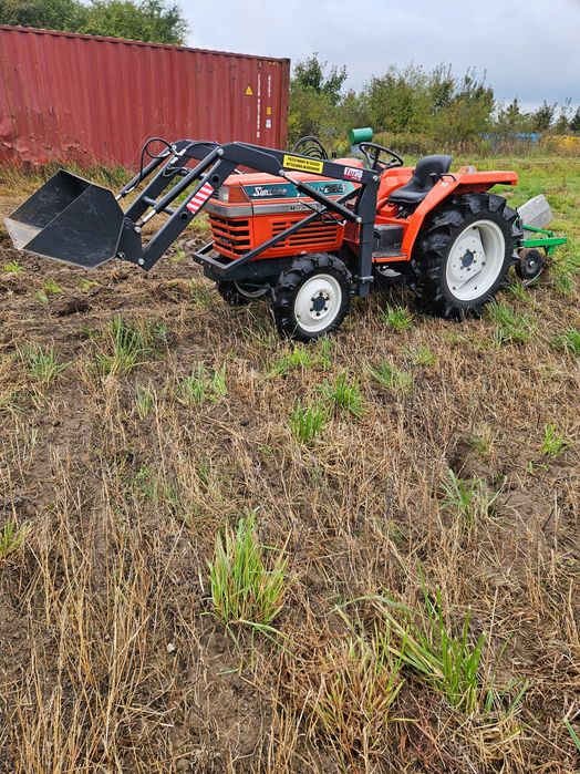 Kubota z osprzętem 4x4