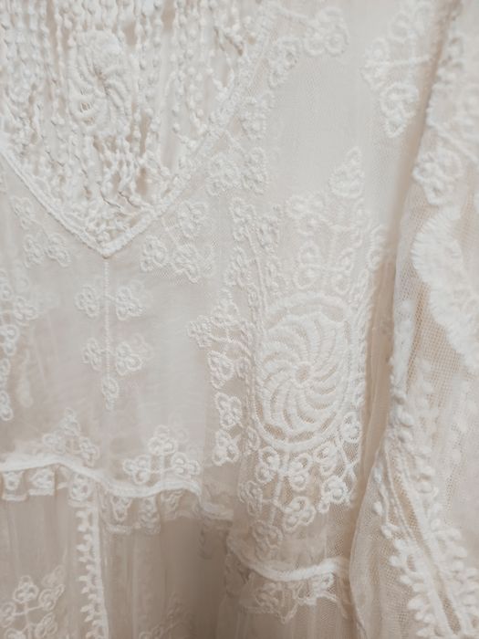 Vestido de praia de cor branco