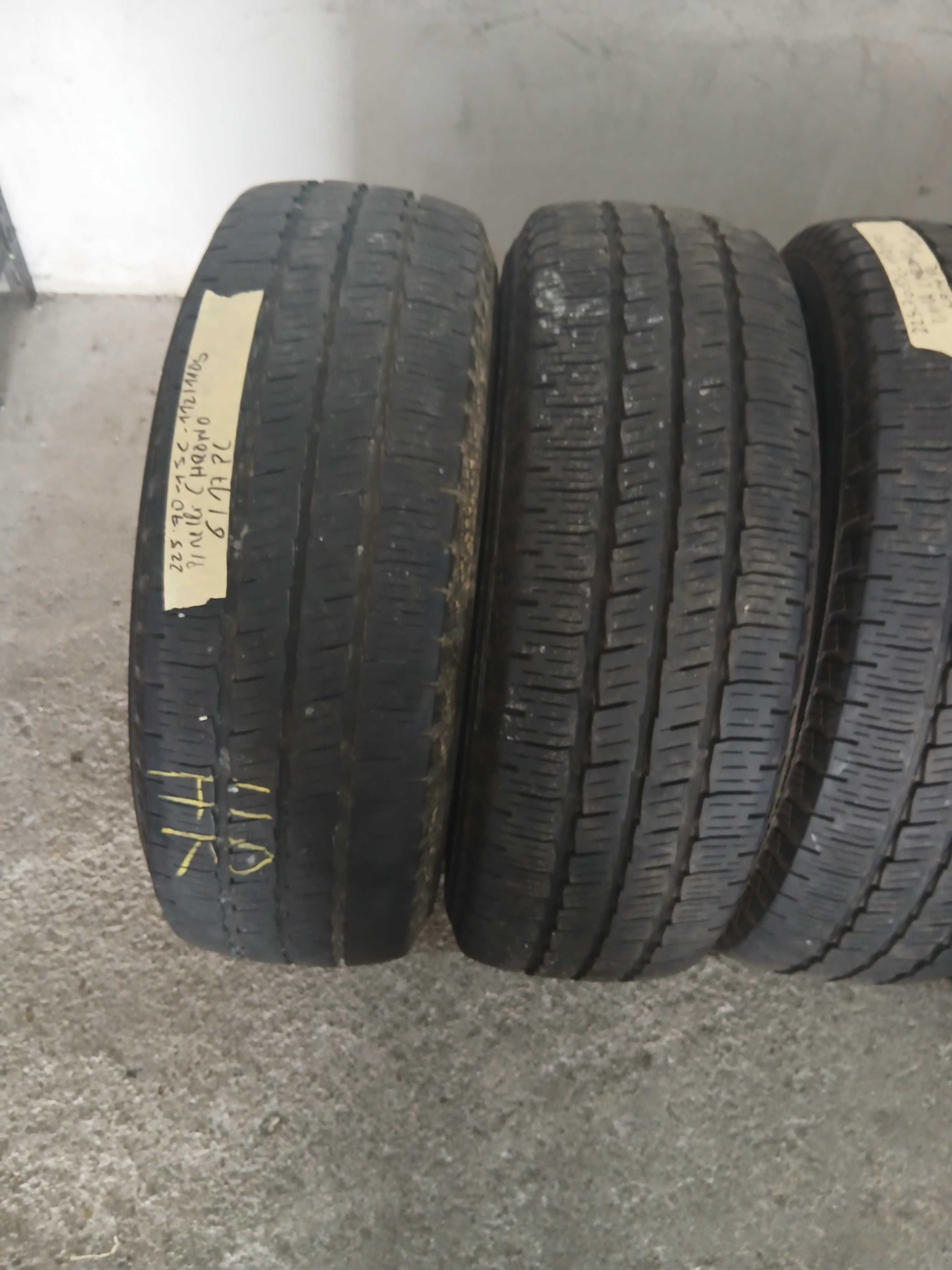 Pneus 225/70R15 C Pirelli