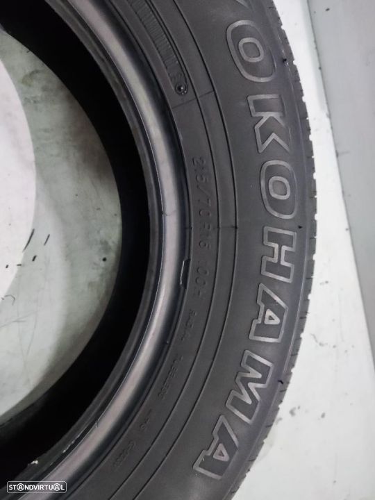 2 pneus semi novos 215-70r16 yokohama - oferta dos portes 110 EUROS