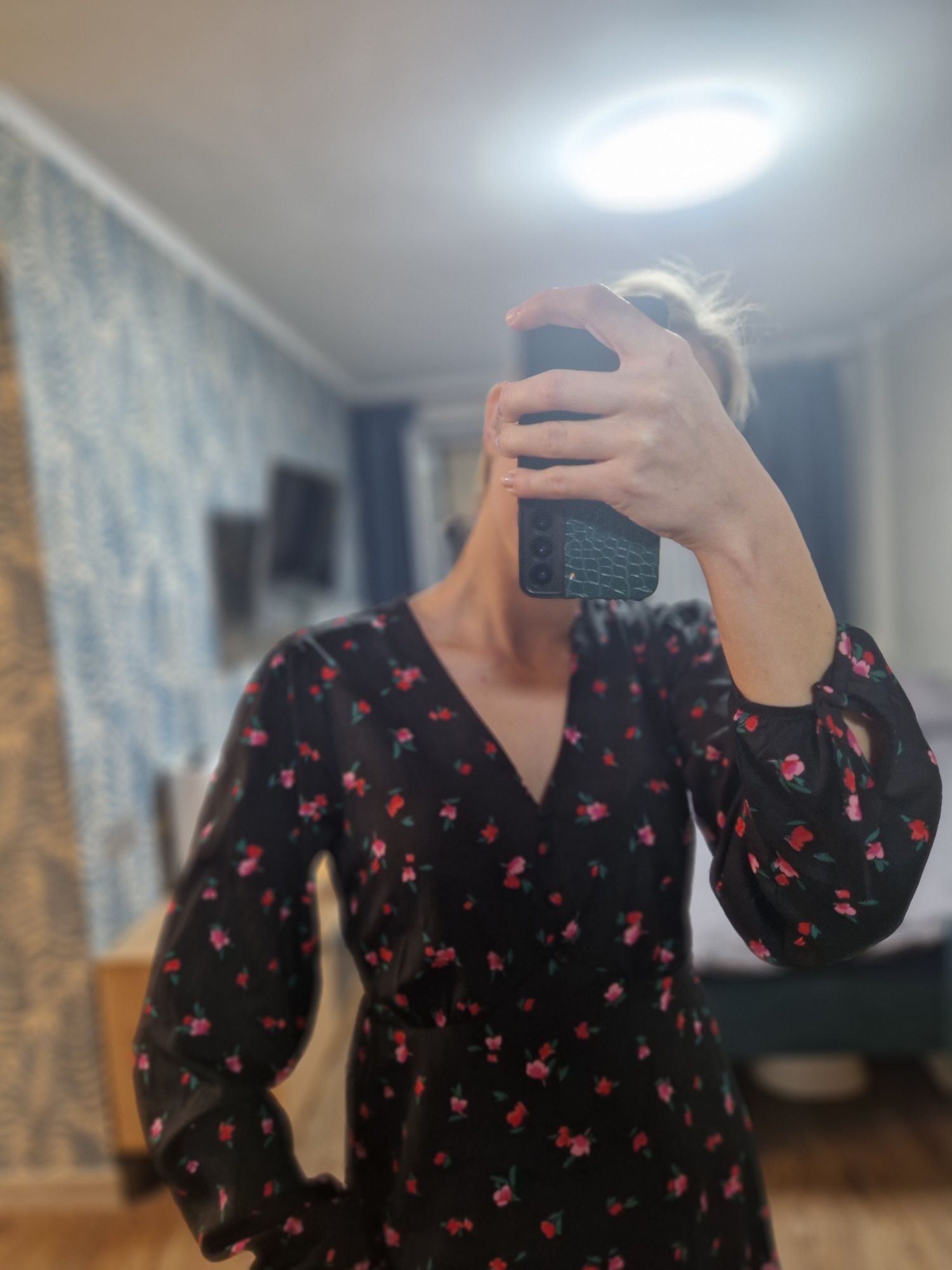 Сукня чорна в квіти, міні
