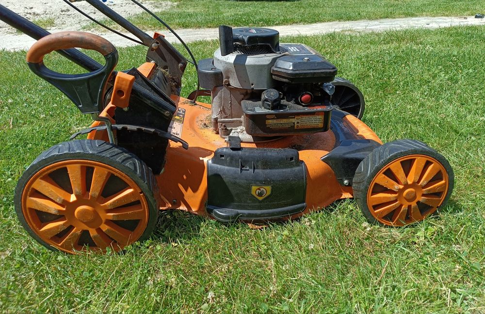 Kosiarka NAC z silnikiem briggs&statton z napędem