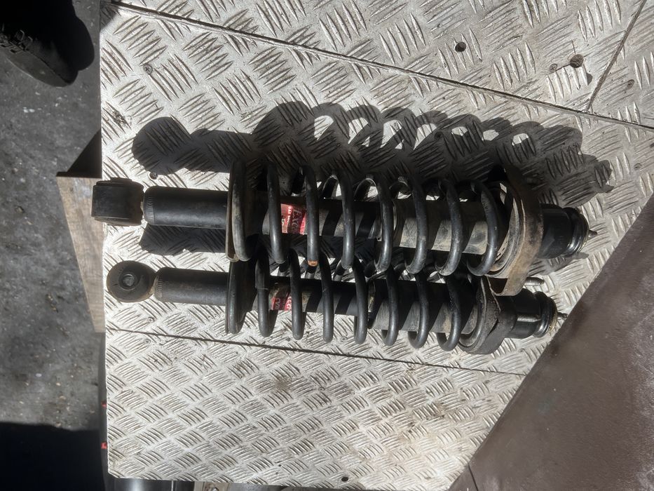 Задние стойки в сборе Mitsubishi Outlander 2005 аутлендер