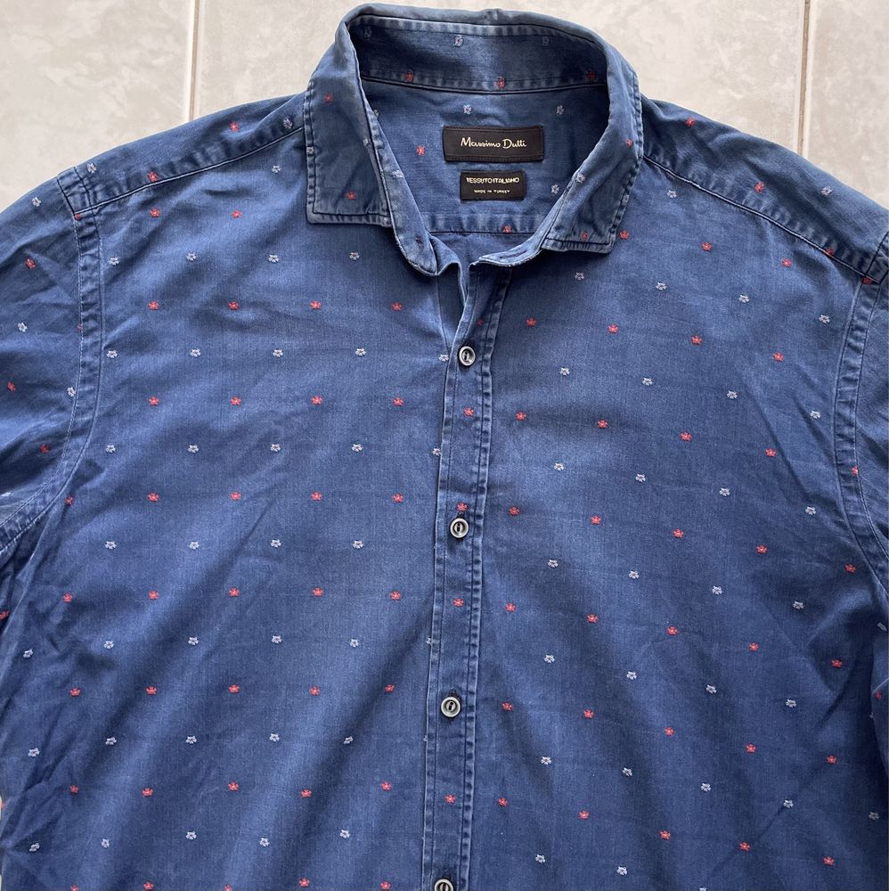 Camisa azul escura com flores (Massimo Dutti, tamanho M)