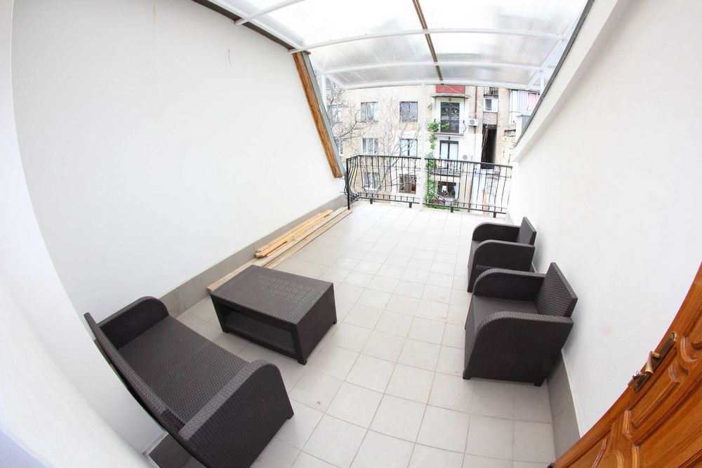 Дворівнева квартира в центрі Одеси