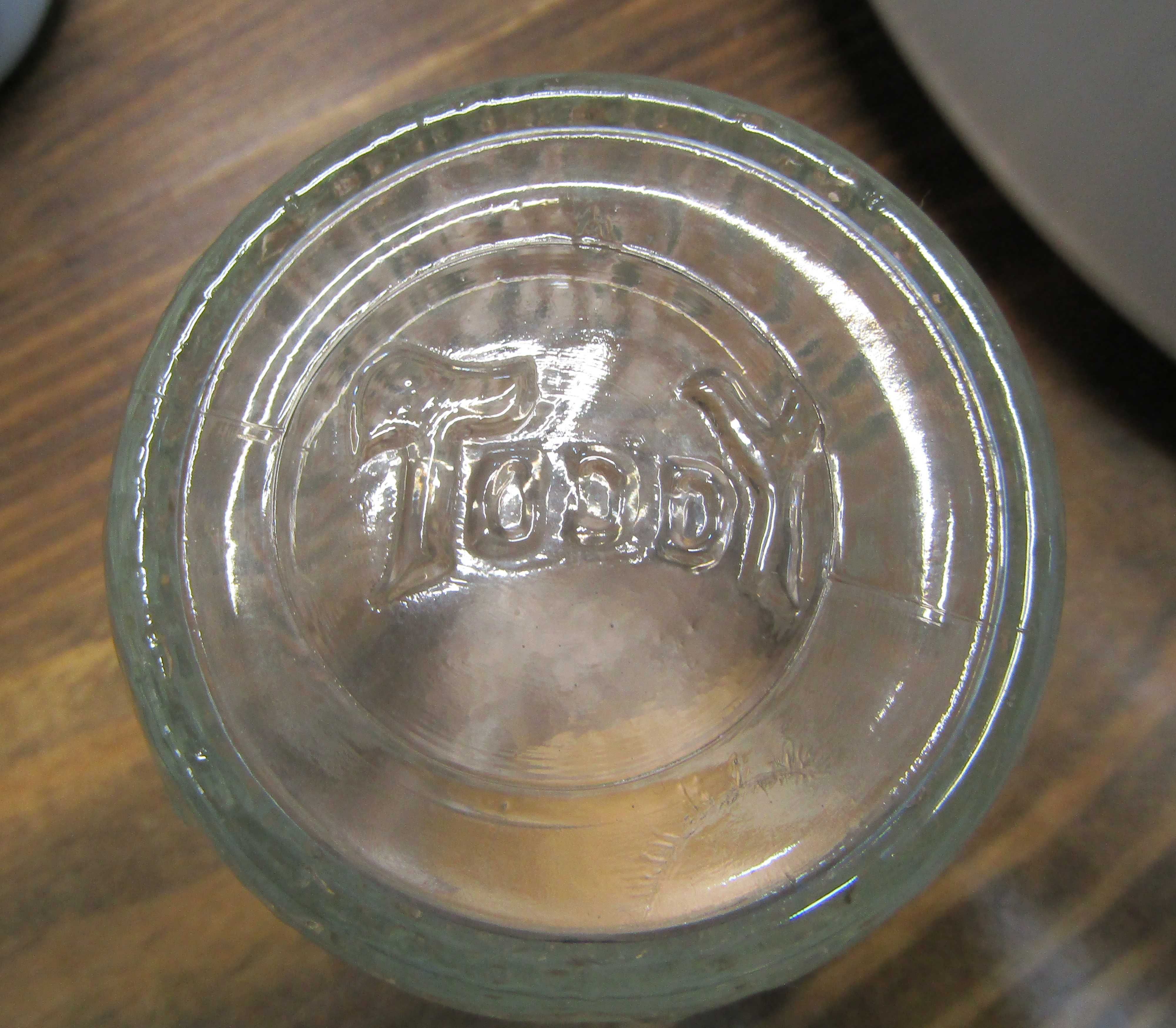 Antigo copo em vidro TODDY