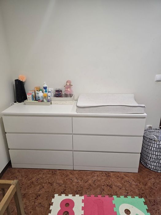 Cómoda branca Ikea