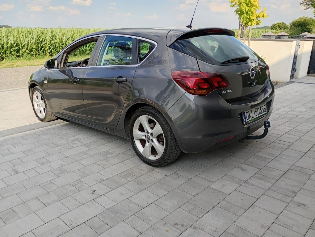 Opel Astra IV 1.6 LPG 115 km, 2010 r.  bardzo dobry stan techniczny.