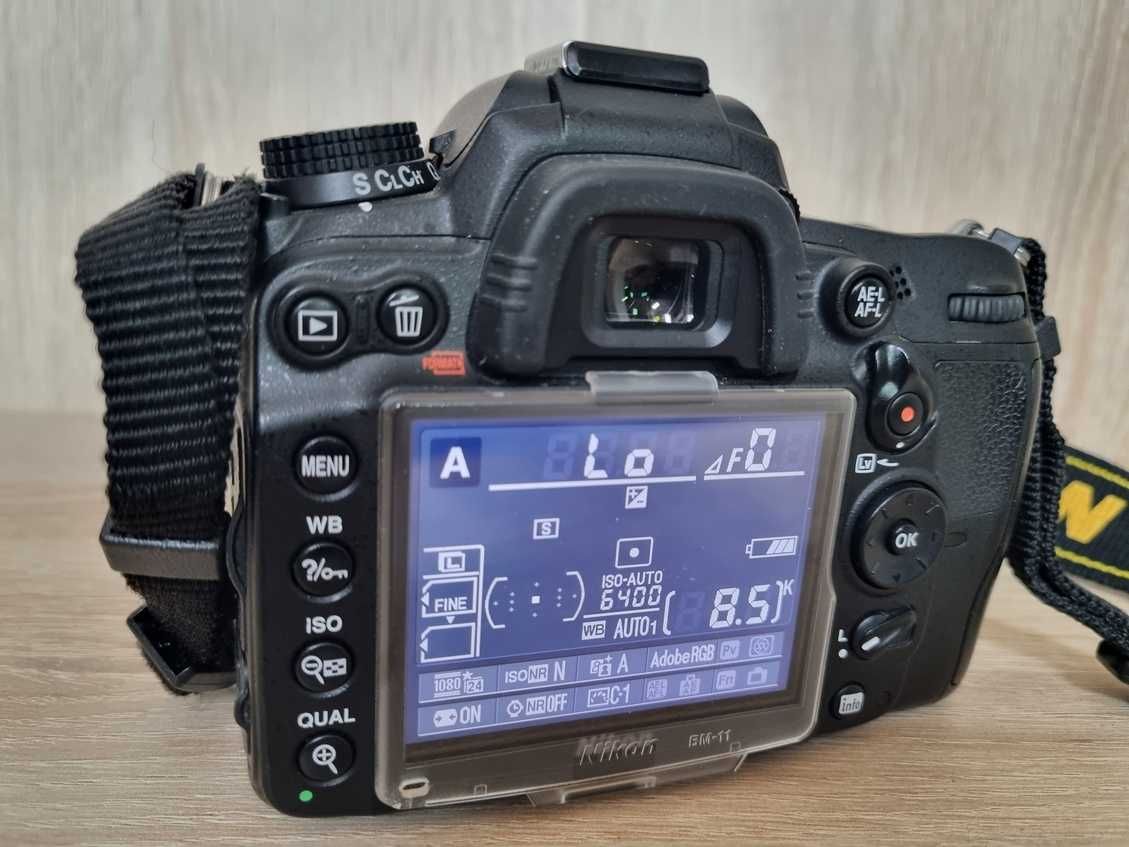 Nikon D7000 body plus dodatki super stan