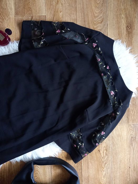 Сукня прямого крою з вишивкою plus size