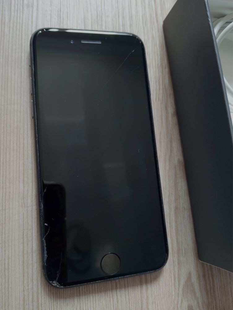 iPHONE 8–64GB usado, mas pronto a usar