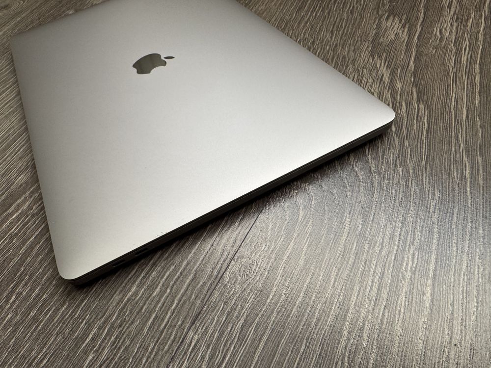 Macbook Pro 16 i9 1tb ssd A2141