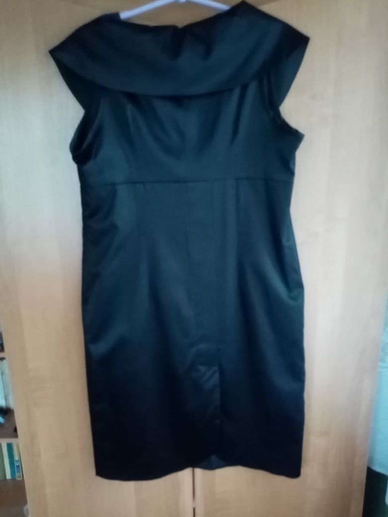 Sukienka czarna atłaskowa