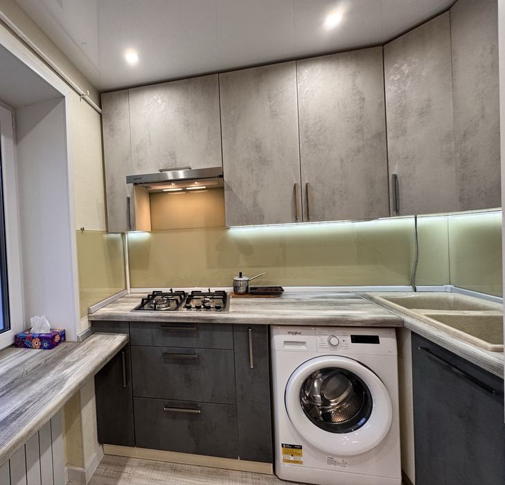 Продаж сучасної 3к.квартири після ремонту ,з видом на Соборну площу !