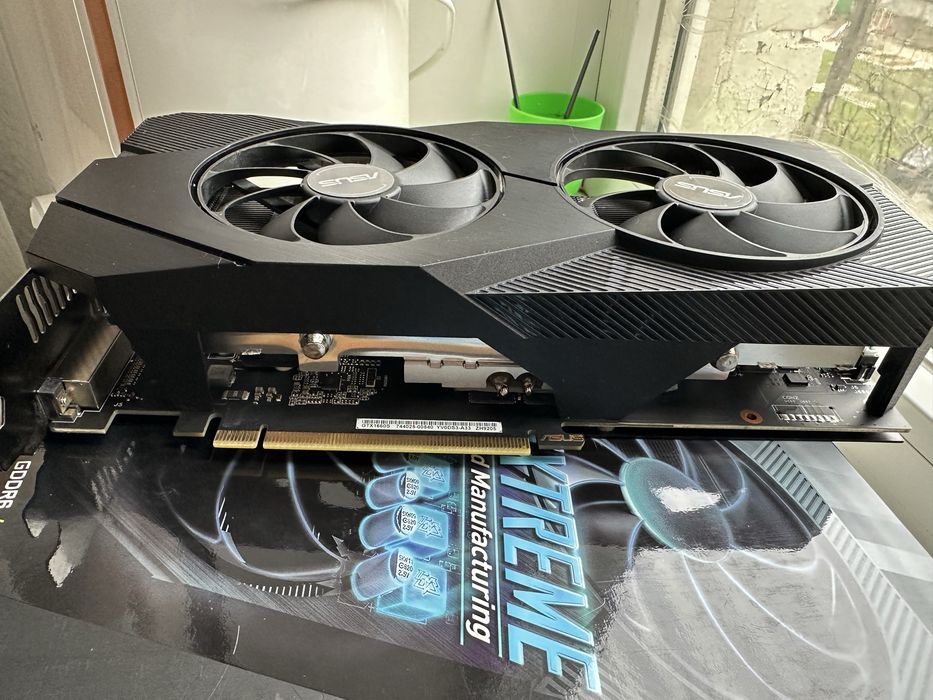 Ідеальна відеокарта ASUS GTX 1660 Super (68 ° C в тестах!)