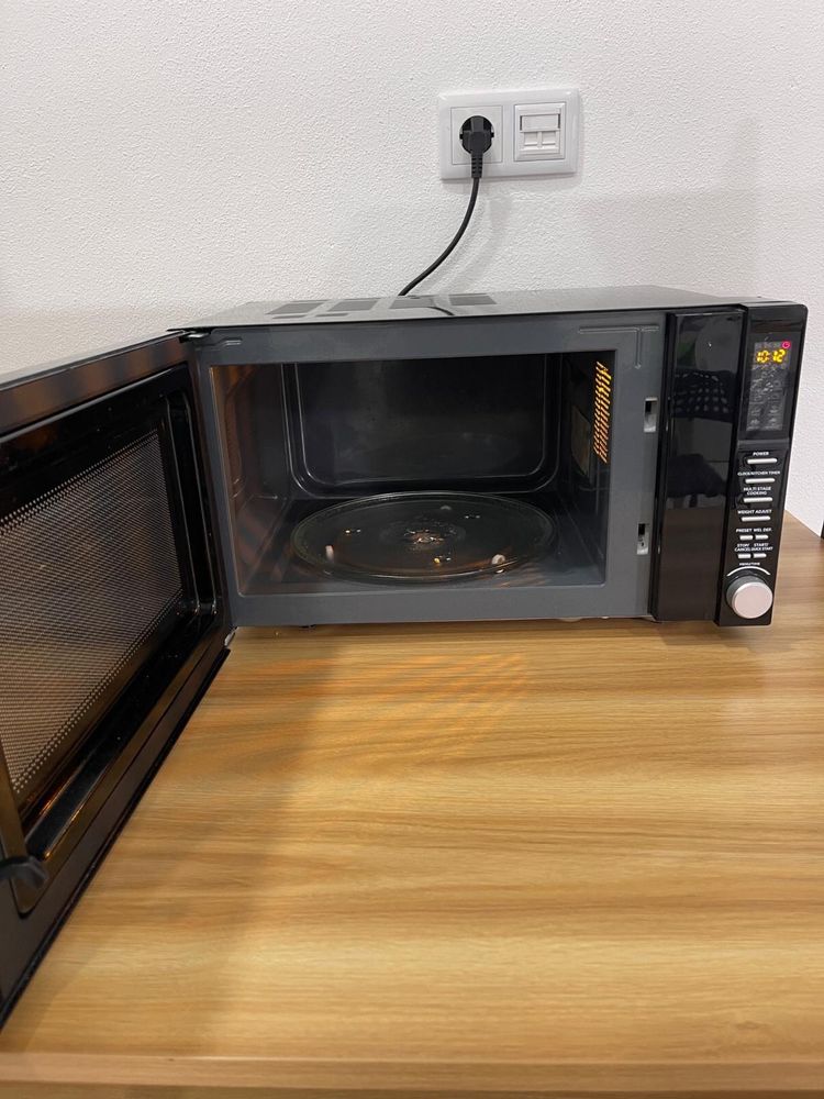 Microondas preto em excelente estado