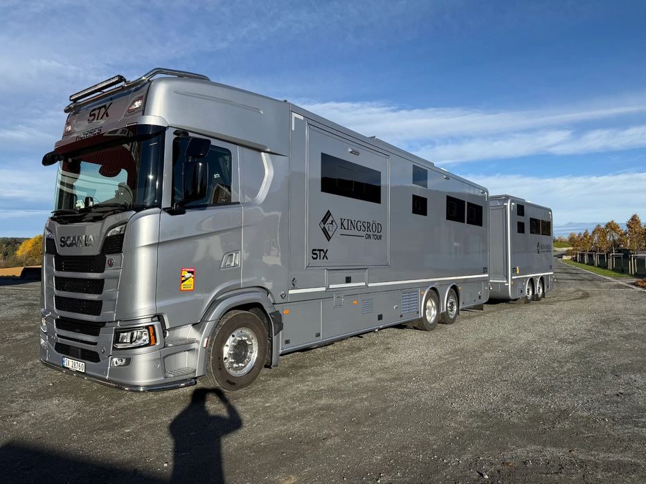 Scania Koniowóz STX S770 5-koni + Duża przyczepa, 4-konie