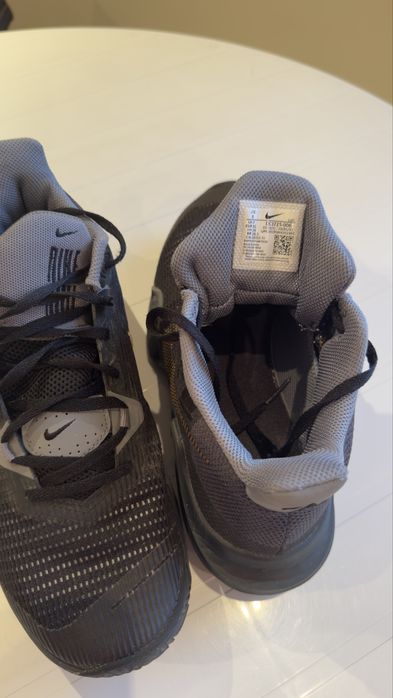 Sapatilhas Nike, tamanho 41, ideal para basquetebol!