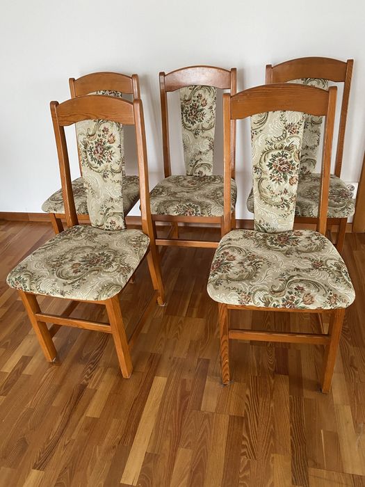 Krzesła z drewna posiadam 5 sztuk