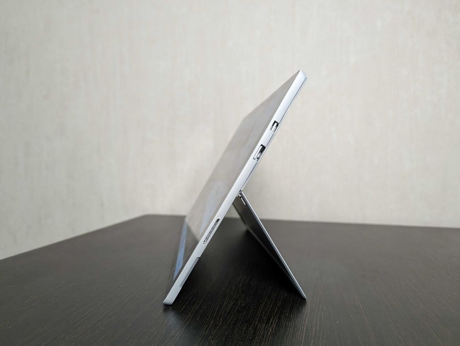 Планшет Microsoft Surface Pro 5 8/256gb Intel i5-7300u