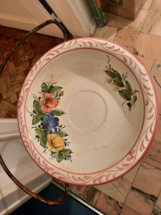 Lavatório antigo de porcelana