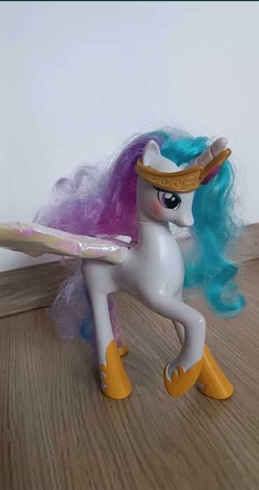 Celestia, My little pony świecąca i mówiąca.