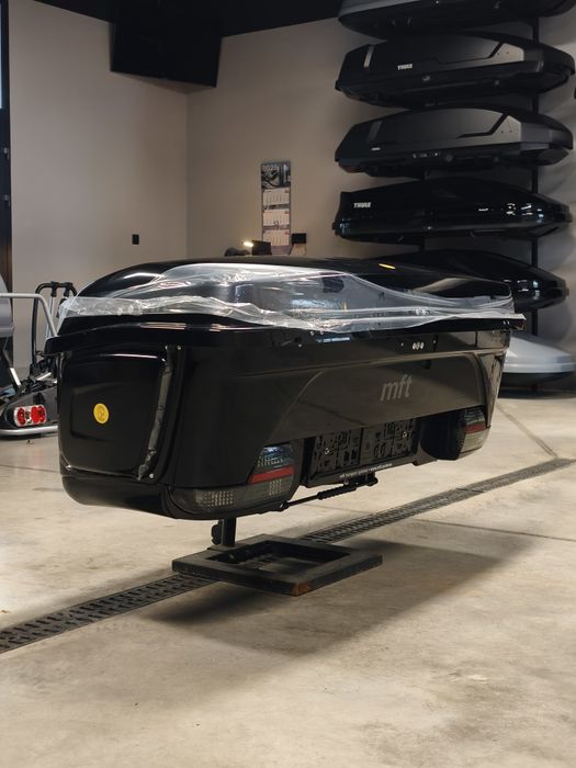 Box uchylny na hak mft na narty i bagaże