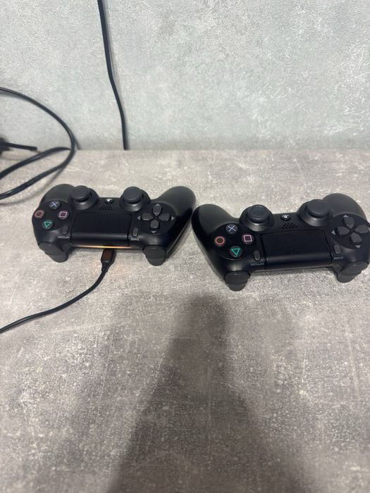 Продам Sony PlayStation 4 Pro 1TB