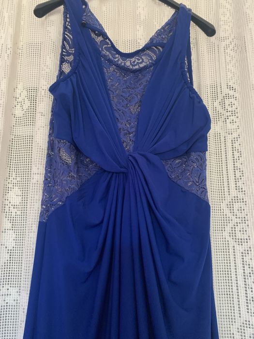 Vestido é macacão de cerimónia