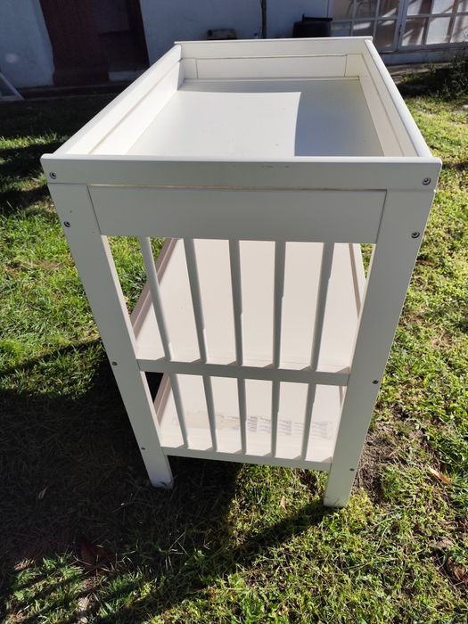 Muda fraldas branco com almofada e capa