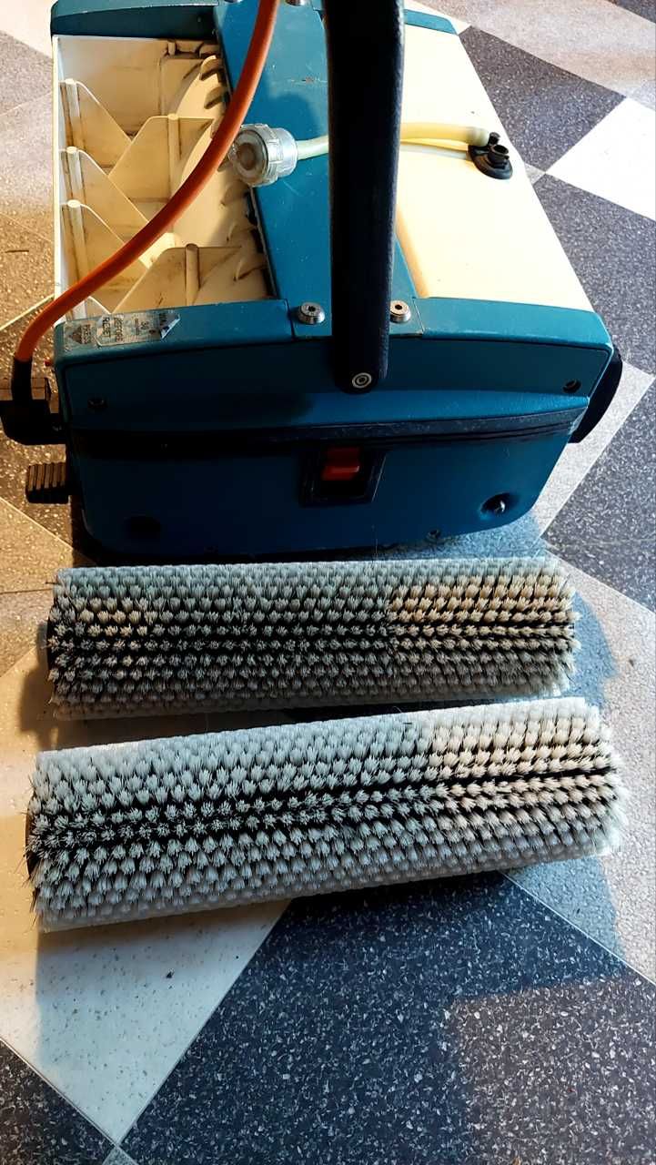 Szorowarka walcowa do płytek, fug i wykładzin - Truvox Multiwash 340