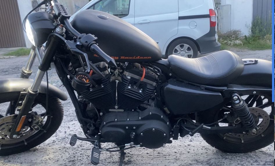 Harley davidson custom 883 iron 2019 rok