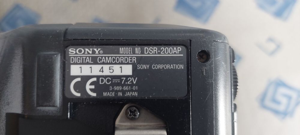 Продам профессиональную видеокамеру Sony DSR-200 AP