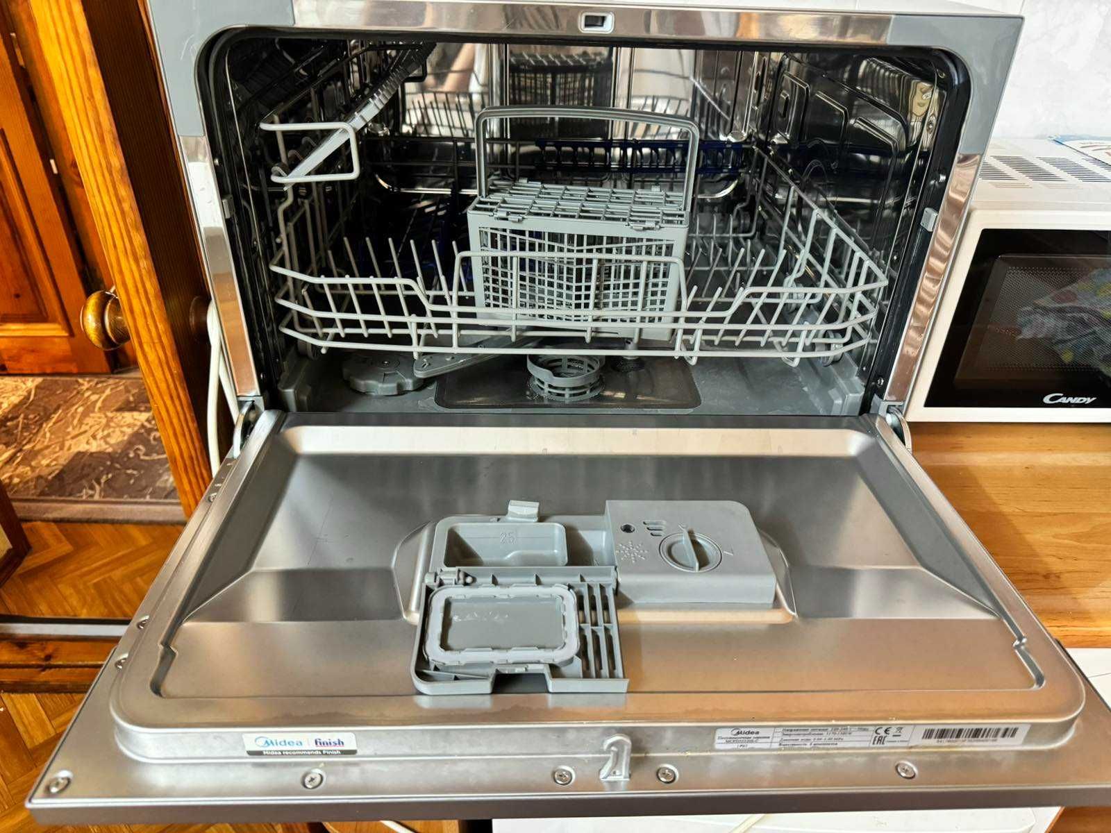 Посудомийна машина Midea MCFD55320S-C