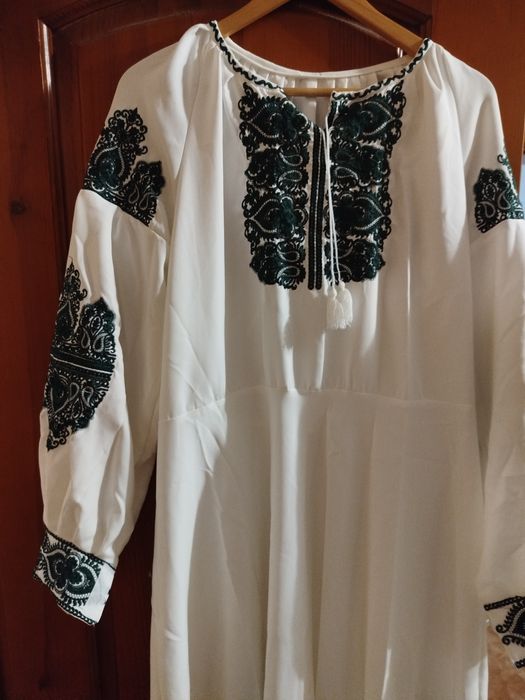 Плаття з вишивкою 48 р.