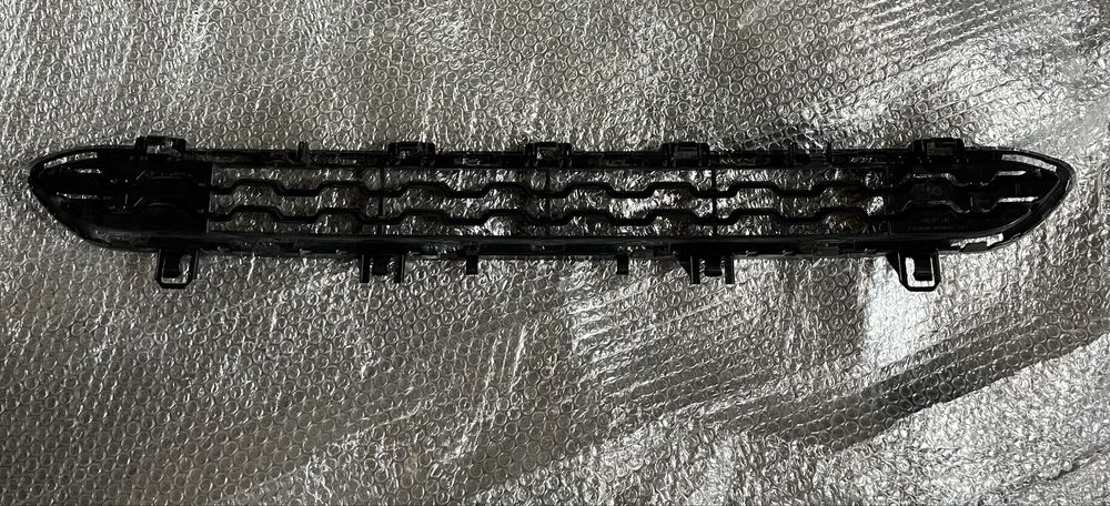 Решітка бемпера середня верхня BMW X3 F25 m-pak