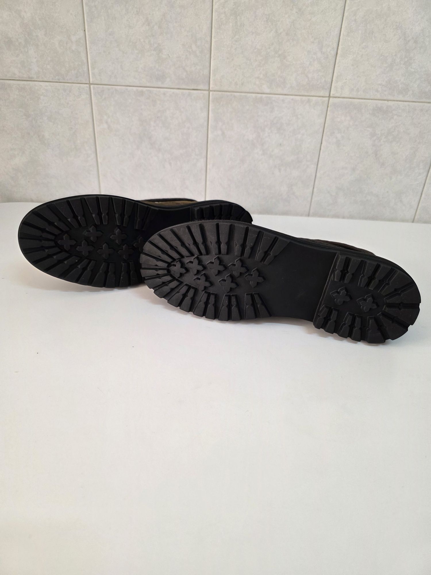 Botas de cano curto em couro