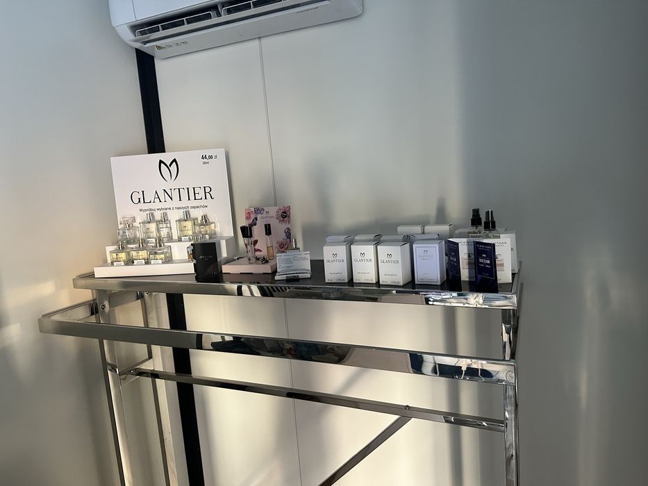 Stojak Glamour na ubrania srebrno czarny