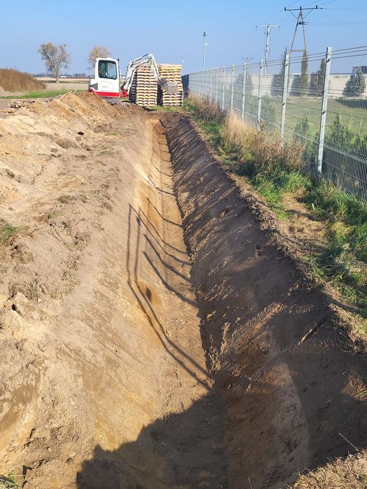 Wykopy pod fundamenty prace ziemne zasypka piaskiem