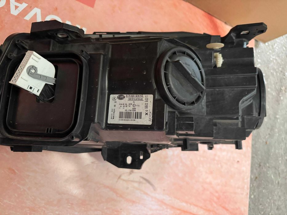 Farol LED Mercedes-Benz Classe A W176 lado esquerdo/direito A176820