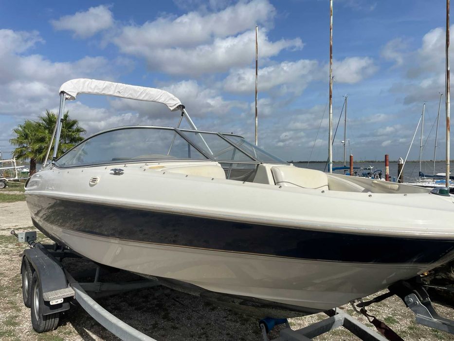 Oportunidade! Bayliner impecável pronto pra navegar!