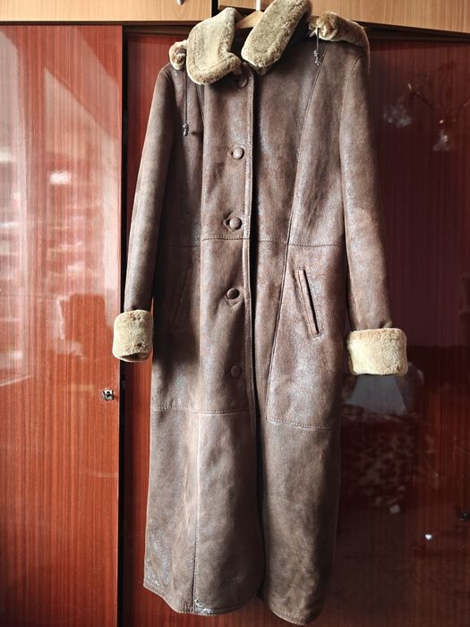 Женская длинная дубленка