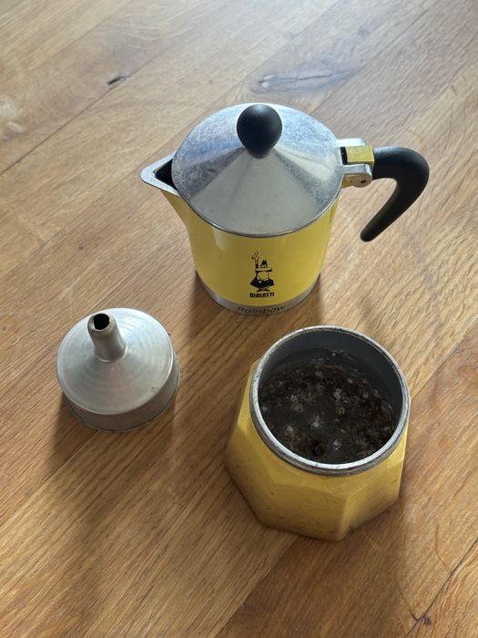 Żółte Bialetti Primavera Rainbow 3tz mokka do robienia kawy kawiarka