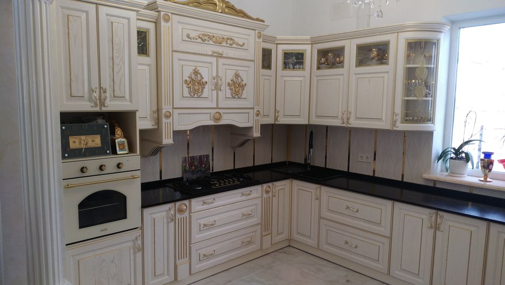 Кухня деревяна дуб,ясень фарбований ціна від 798$ за метр пог.