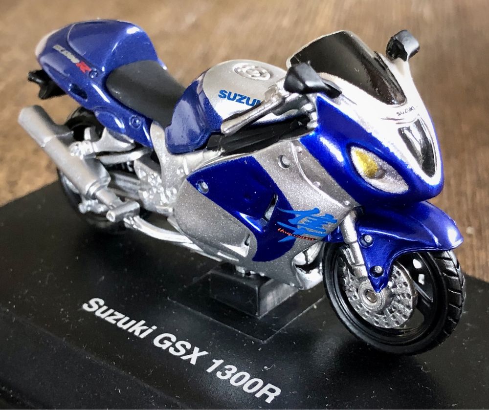 NOWY metalowy model Suzuki GSX 1300R Hayabusa 1:32 Schuco Junior Line