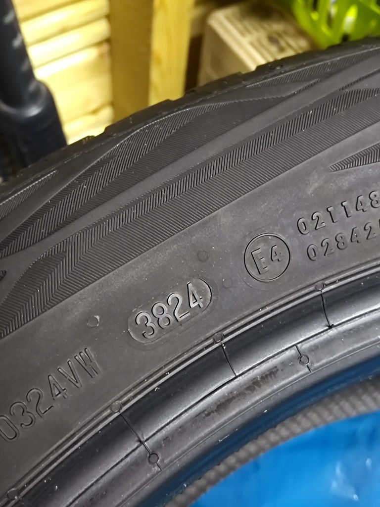 Opony Continental EcoContact 6 235 50 R 19

Czytaj więcej: https://www