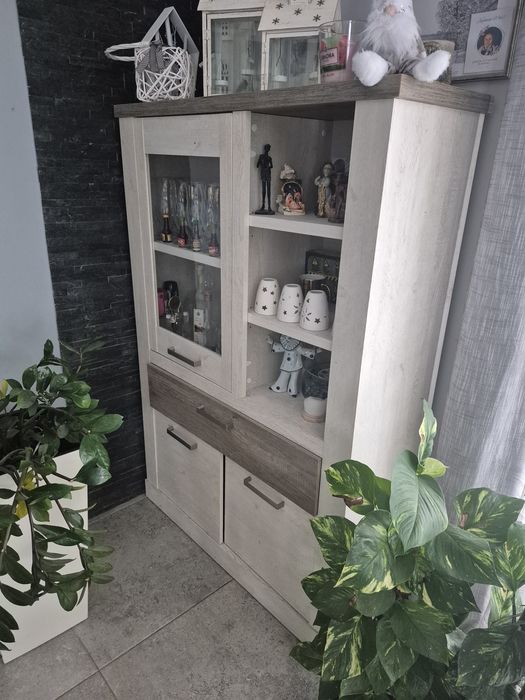 Meble do salonu , stół z krzesłami