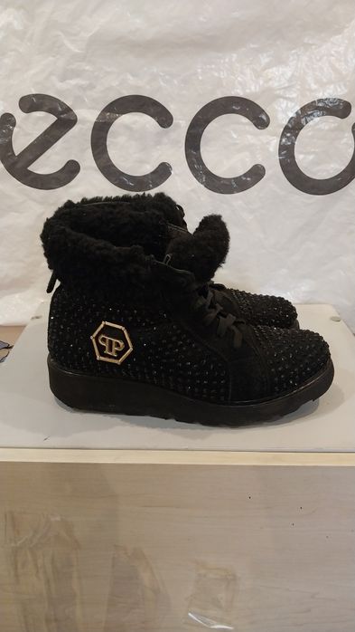 Продам женские зимние кожаные ботинки  Philipp Plein